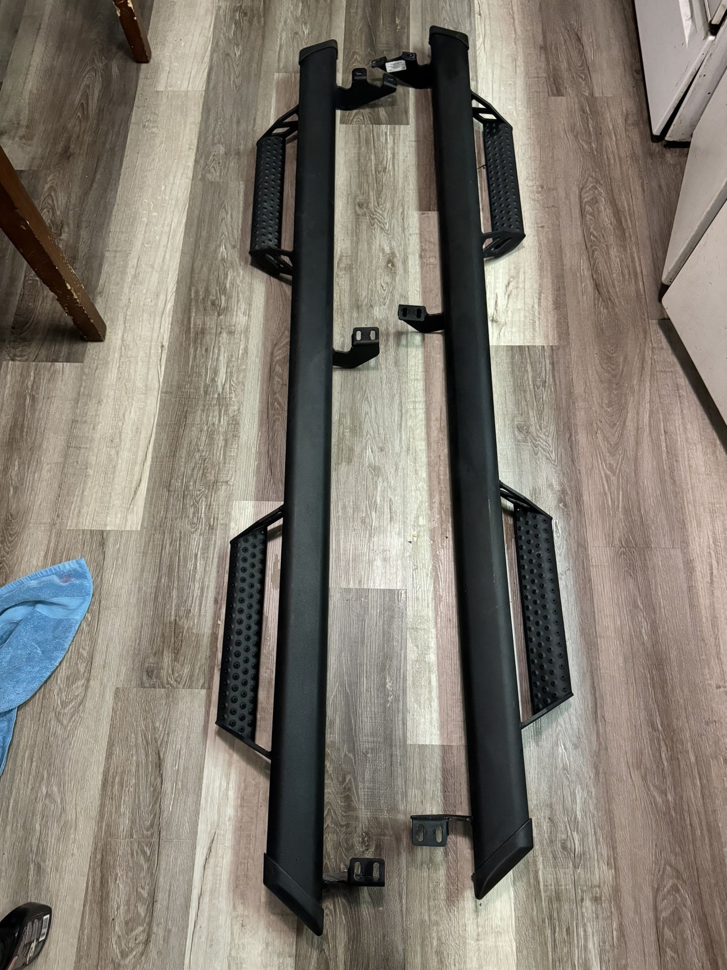 TACOMA SIDE STEPS GOOD CONDITION