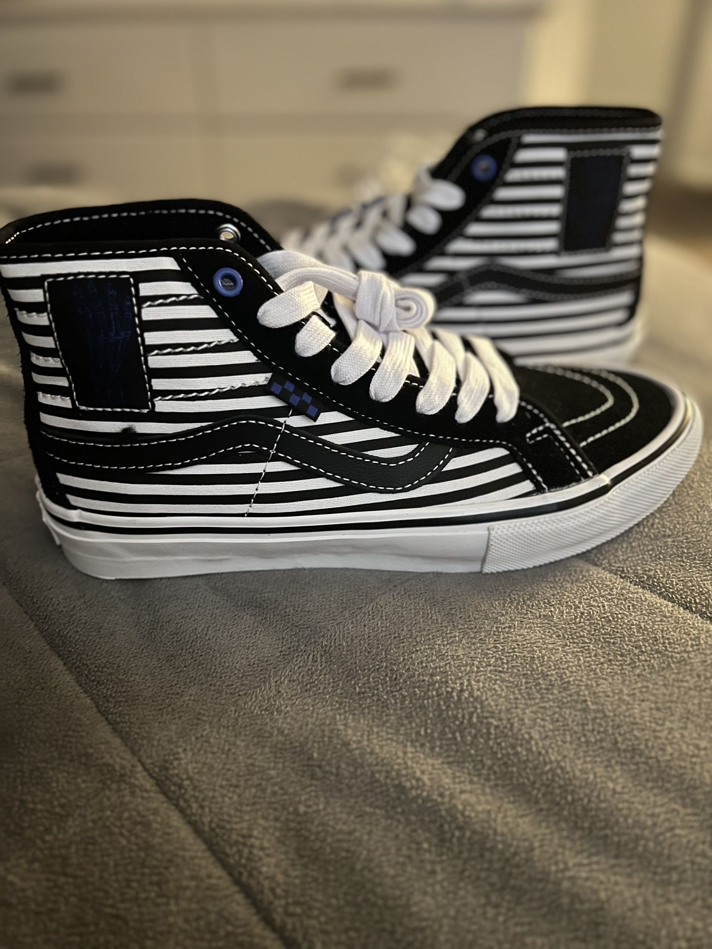 Skeleton Black And White Vans