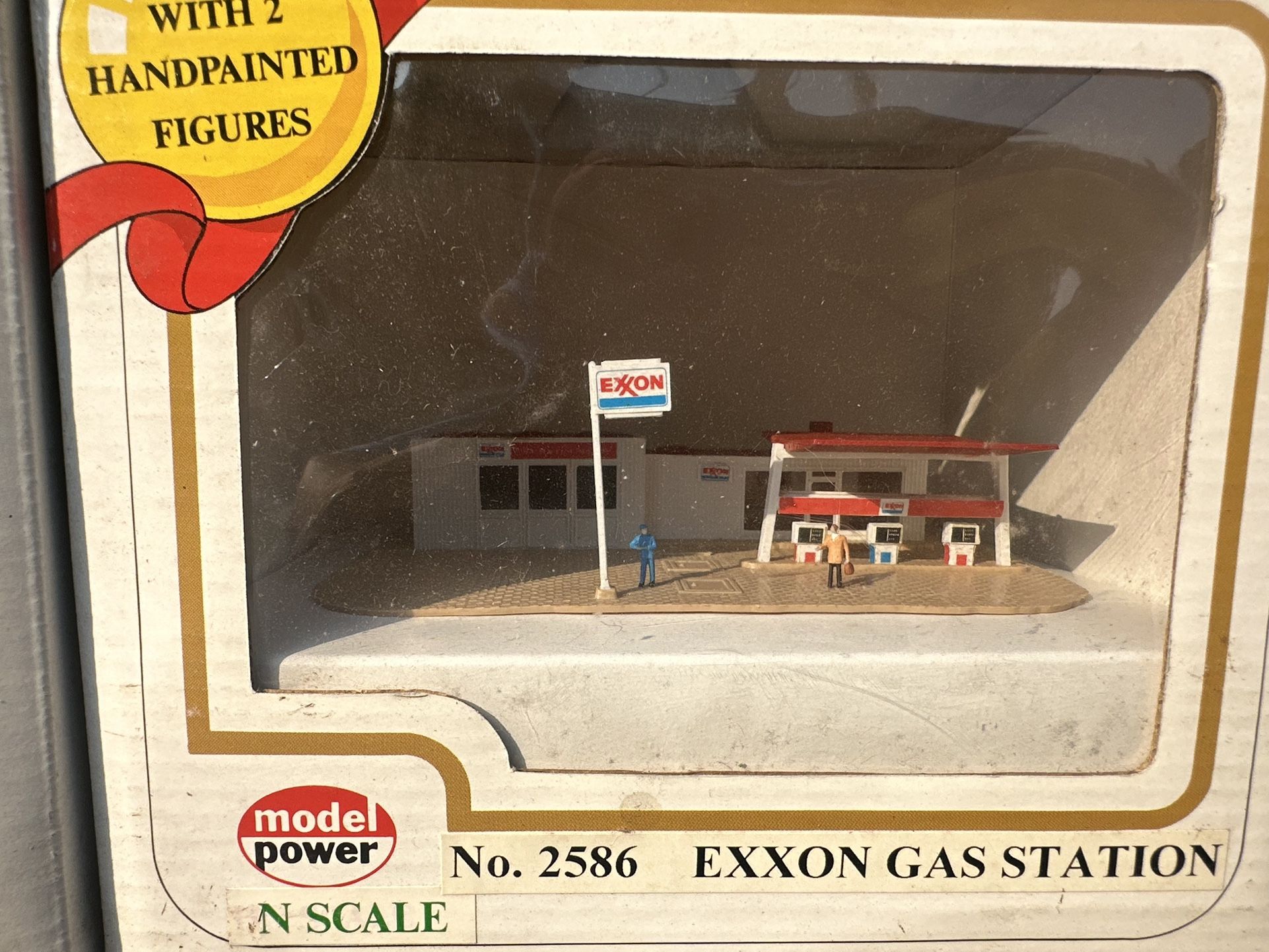 Model Power N Scale EXXON GAS STATION 2586 Building Lighted