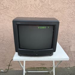 Sony Trinitron 13" CRT TV KV-13TR28 Retro Gaming 1993 Vintage Tested on and off  No Remote