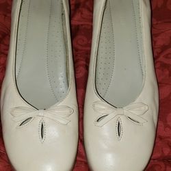 Leather Flats Slip Ons By Naturalizer 8.5-9 Size