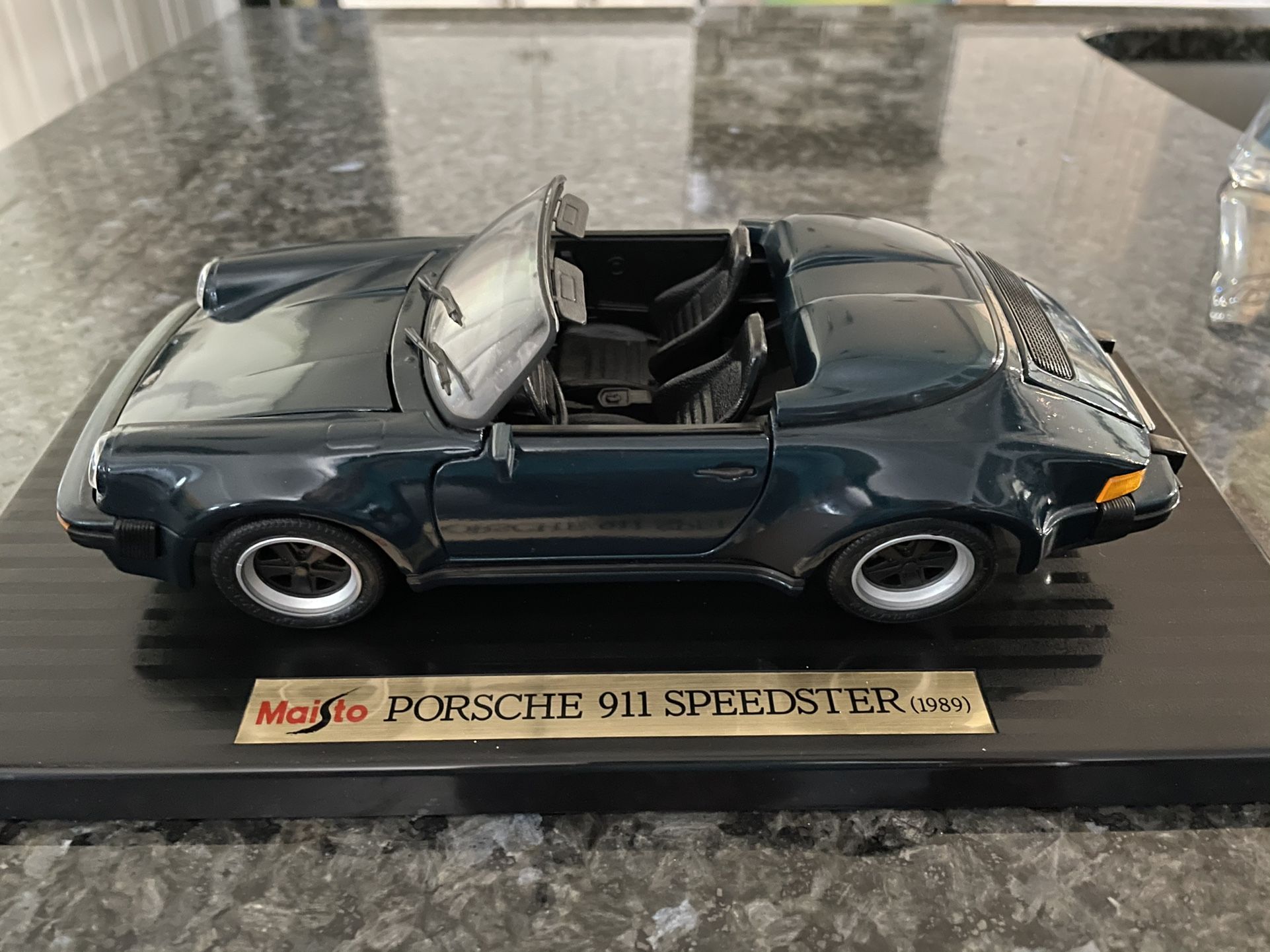 Reduced***Rare Maisto Limited Edition 1989 Porsche 911 Speedster 1