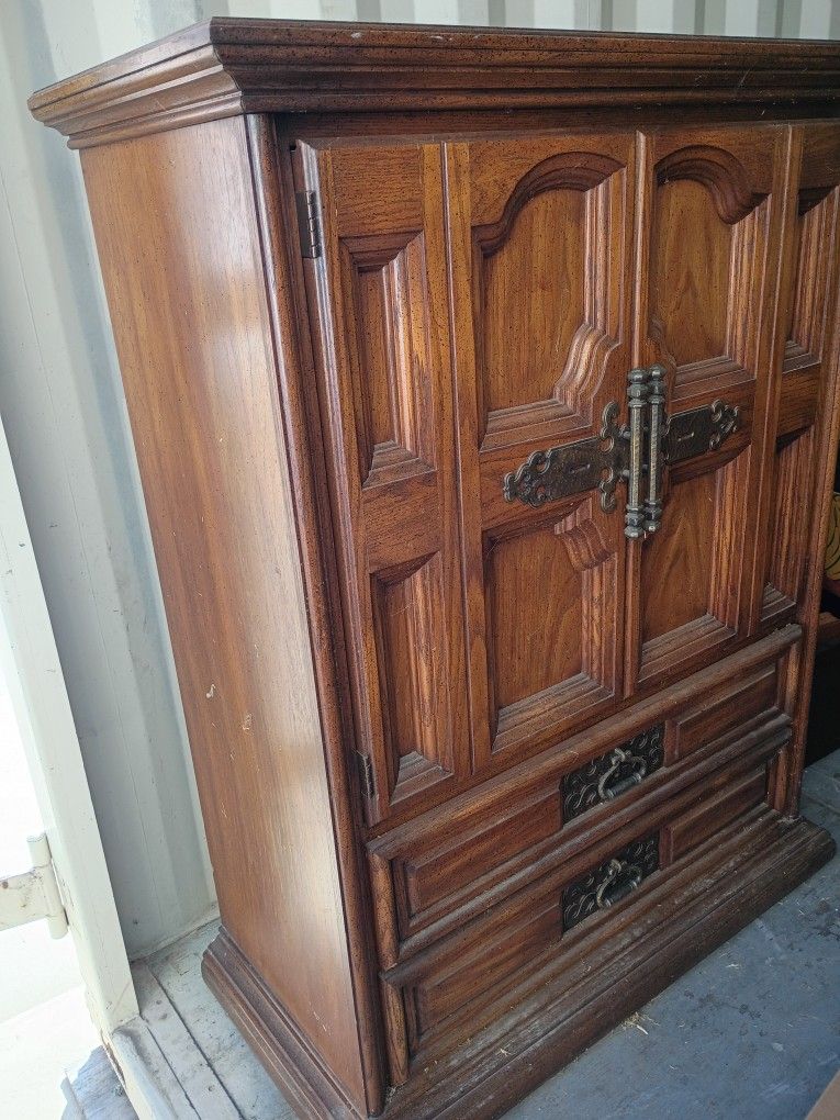 Armoire Very Well Built