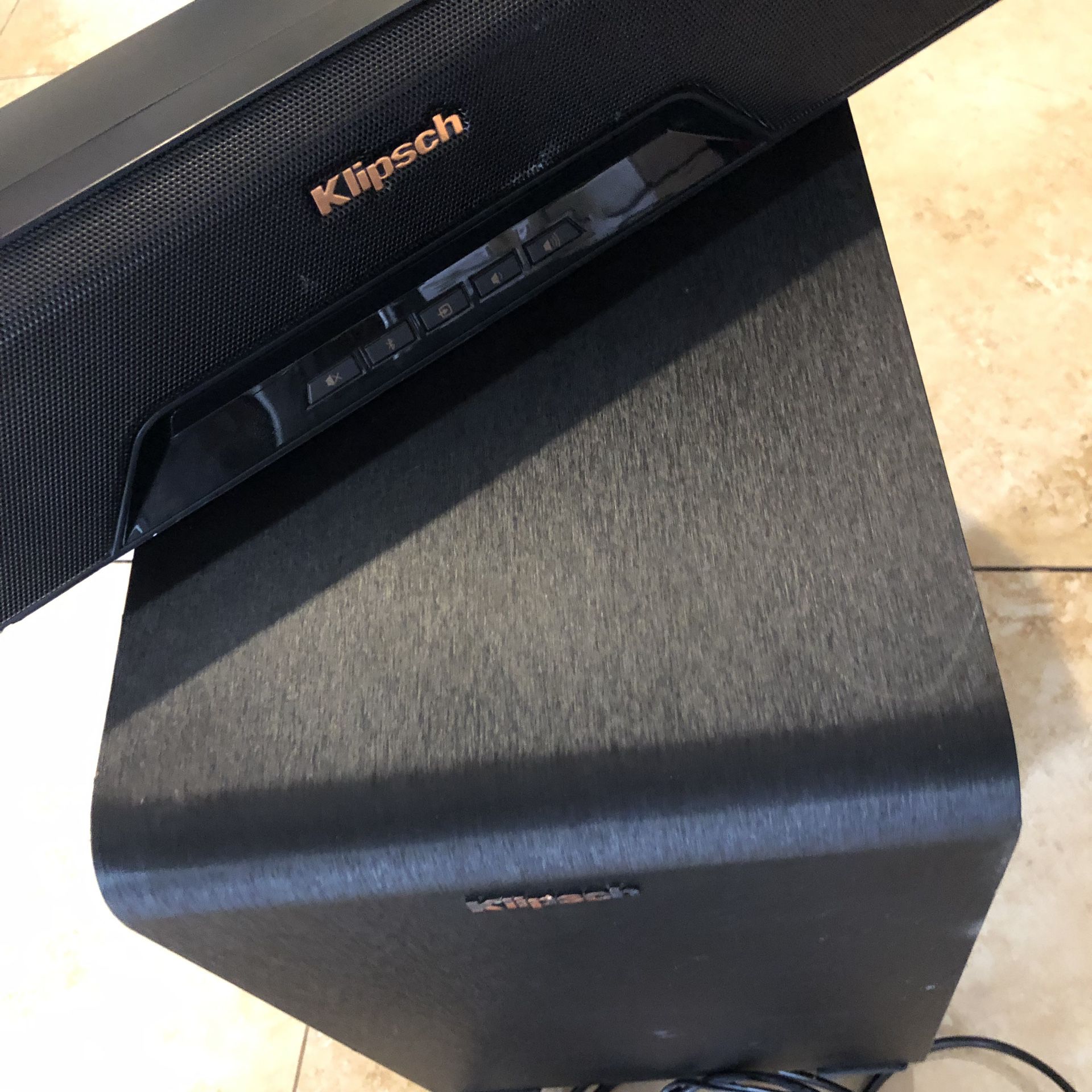 Klipsch RSB-11 Powered Sound Bar 4K Pass, Wireless Sub, Bluetooth Used tested working powerful with super bass