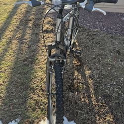 Mongoose Spire 10 speed moutain bicycle