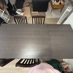 Extendable Dininng Table 