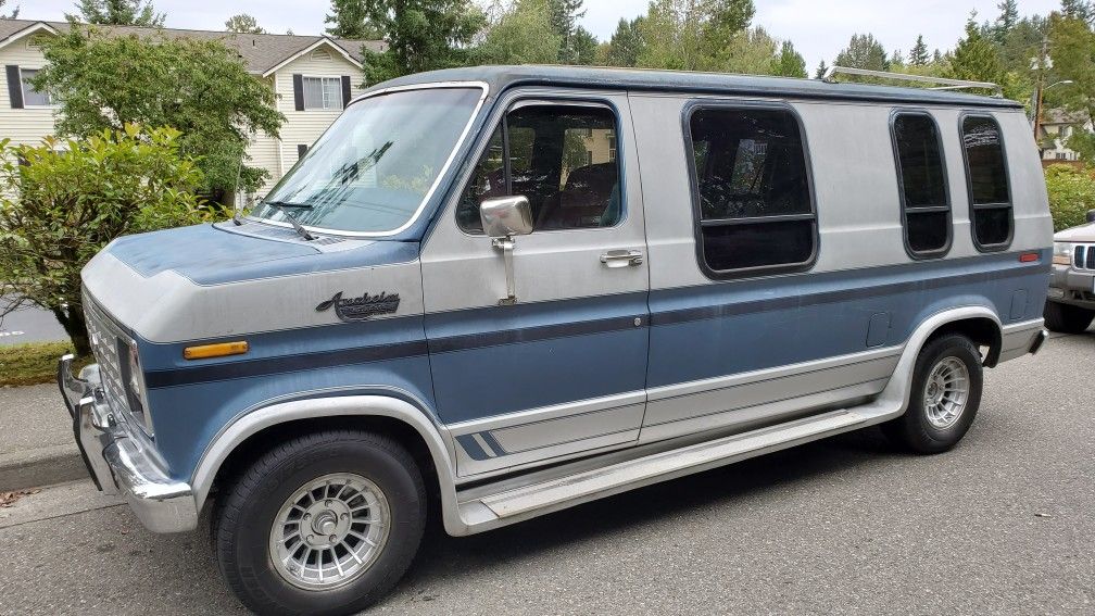 1989 Ford Econoline 150 (Anaheim St. Regis conversion van)