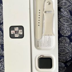 Apple Watch SE 2nd Generation Off white New