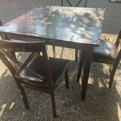 Table With 4 Chairs 