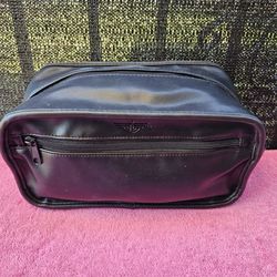 Dockers Travel Toiletry Bag Top And Side Zipper Carrying Handle - Black