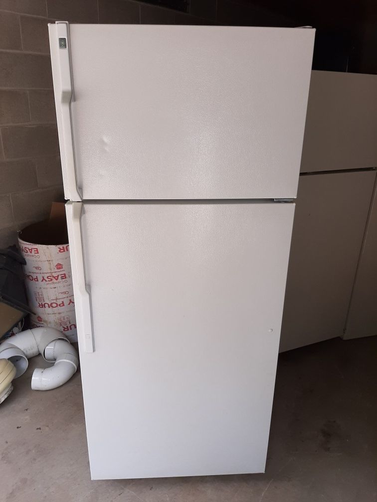 GE white Refrigerator