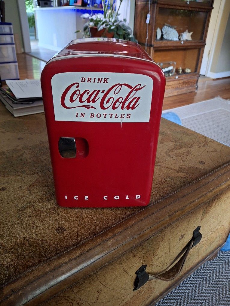 11x8x10 Mini Coca-Cola Cola Fridge