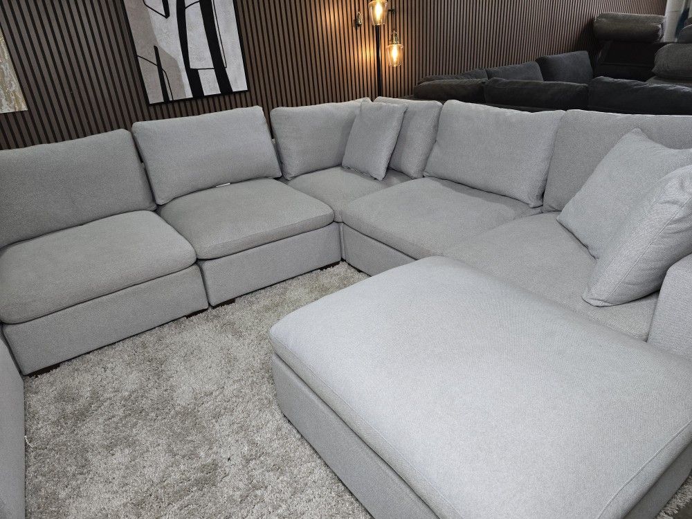 Thomasville Lowell 8-piece Modular Sectional Light Gray