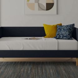 Used Daybed With Mattress