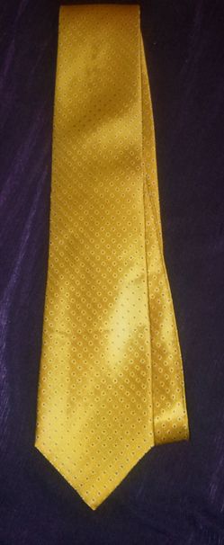 Roundtree and Yorke Yellow Dot Pattern Dress Tie