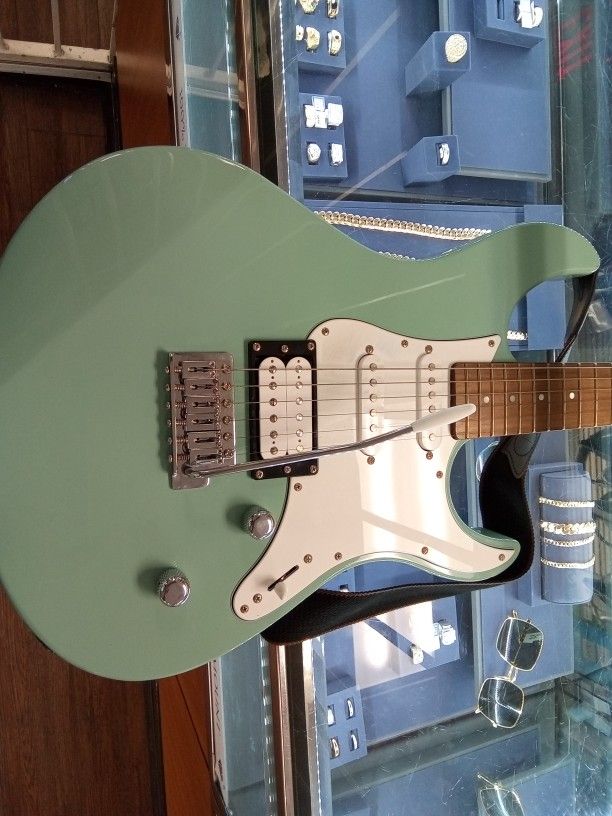 Yamaha Pacifica Electric Guitar