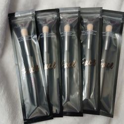 Huda Beauty Face Conceal & Makeup Brush