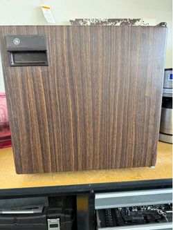GE mini fridge