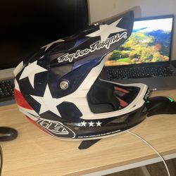 Troy Lee Design Freedom Downhill Helmet SIZE: MED 