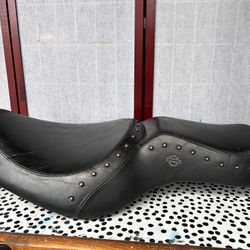 1(contact info removed) Harley Davidson Dyna Wide Glide HD black studded seat OEM 