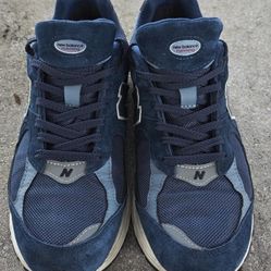 New Balance 2002 R Navy Blue Goretex Men Size 11 
