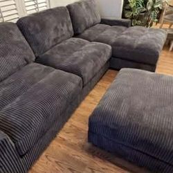 New 4 Piece Modular Sectional Couch with Comfy wide Chaise! Free Delivery 🚚 !