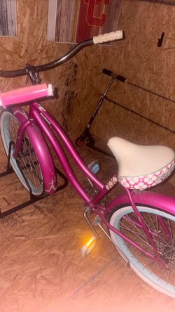 Teen girls beach crusier