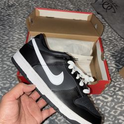 Reverse Panda Nike Dunk Size 6.5Y 8W -8.5W