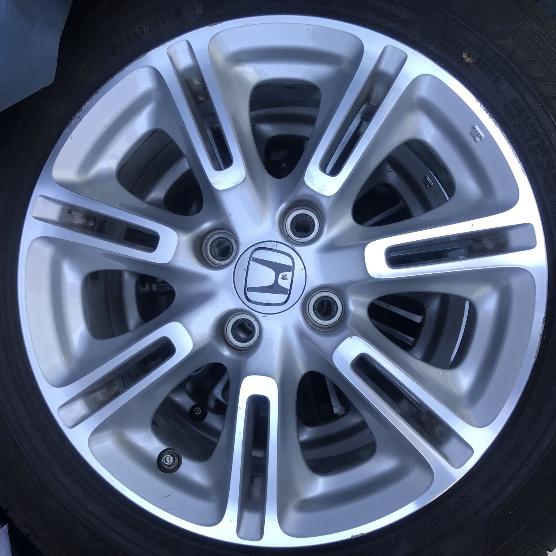 2011 Honda Insight OEM wheels and tires (4)