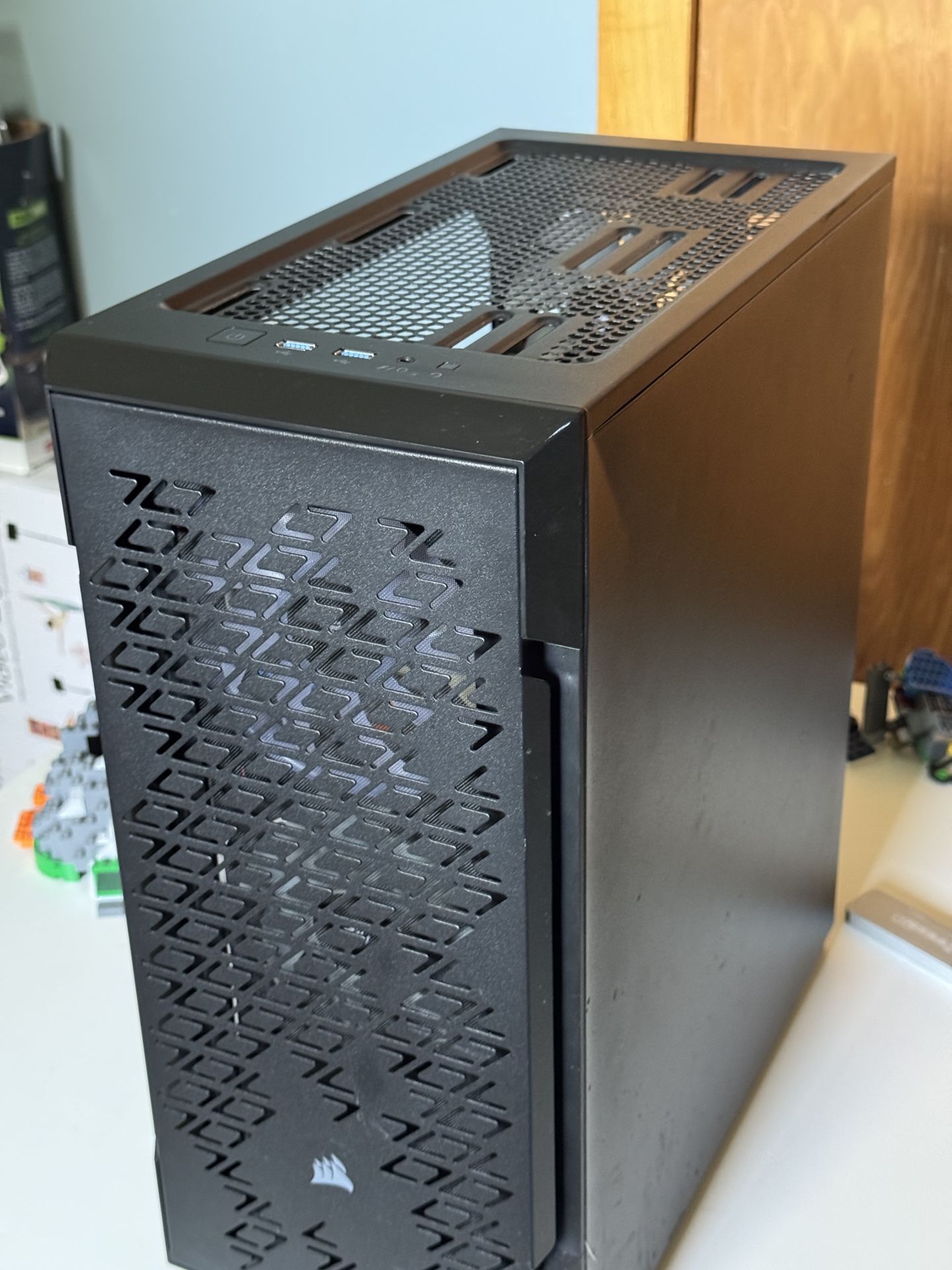CORSAIR - iCUE 220T RGB Airflow ATX Mid-Tower Smart Case