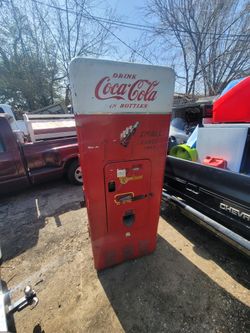 Antique Coca Cola Machine 
