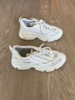 Women’s White Steve Madden Possession Sneakers Size 7