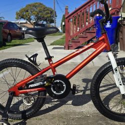 Kids Bike 18" Tires Age 4- 9 Yrs
Great Condition Ready to Ride 
