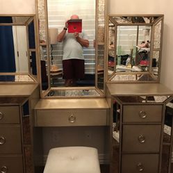 Makeup vanity With 3 Mirrors