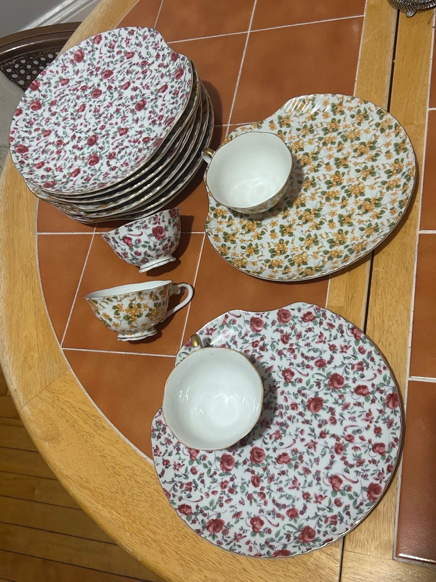 Vintage yada china: set of 10 chintz plates w cups