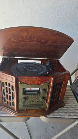 Turntable, CD, tape and radio player combination