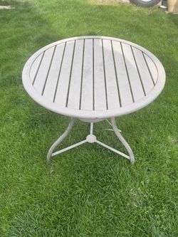 Round Patio Table