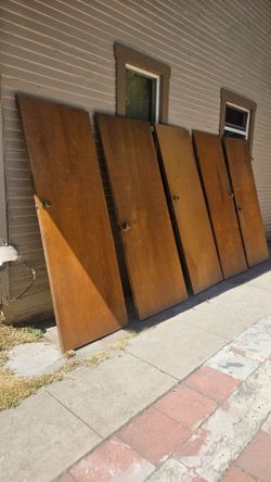 Wood door 🚪 puertas size 30x80 Each $10