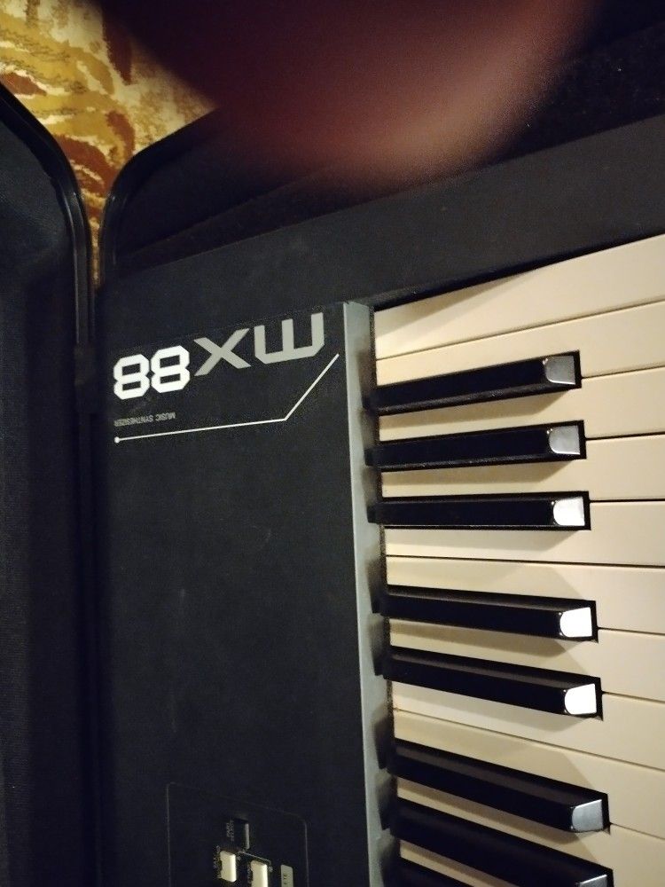 Mx88 Piano And The Carrier Box 