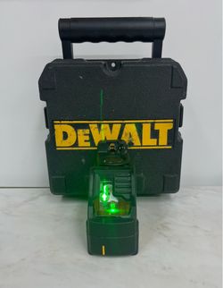 DeWalt DW088CG self leveling cross line laser pre-owned in good condition