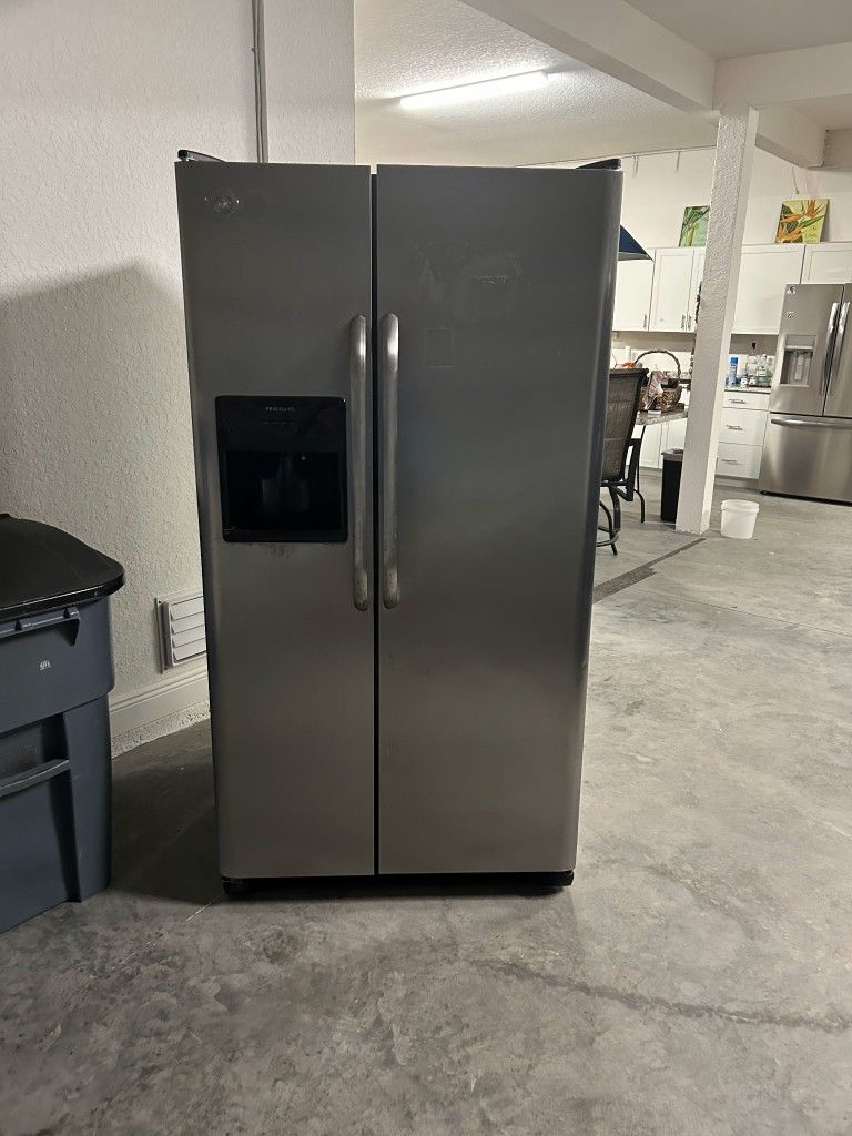 Whirlpool Refrigerator Excellent Condition