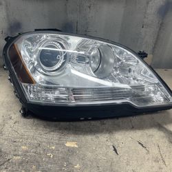2009 2010 2011 Mercedes-Benz ML350 ML500 Right Passenger Side Headlight OEM