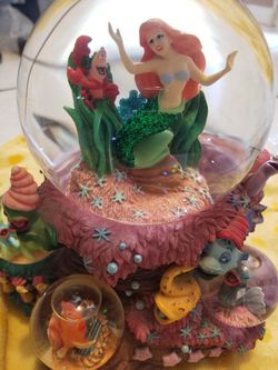 Little mermaid snow globe
