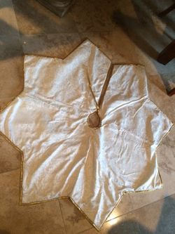 Christmas tree skirt, Star-shaped Ivory and Gold Jacquard