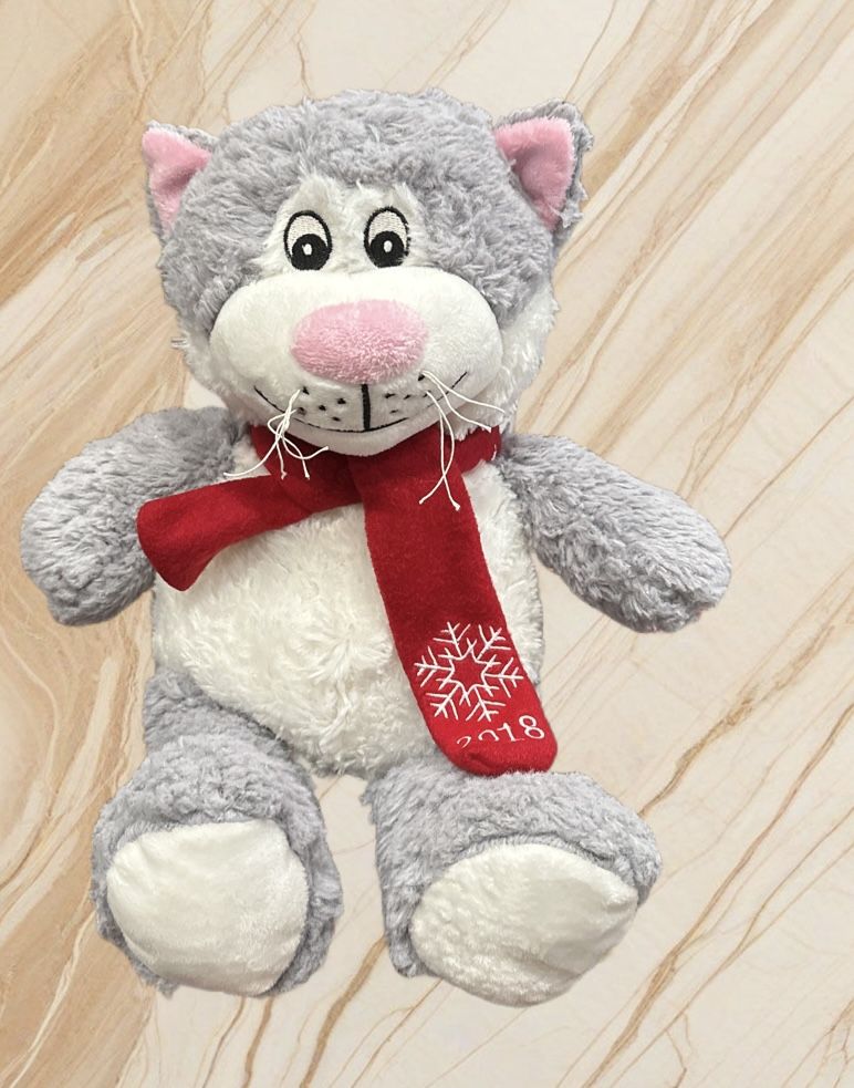 PETSMART HOLIDAY GREY LUCKY THE CAT PLUSH SQUEACKY STUFFED COLLECTIBLE ANIMAL TOY