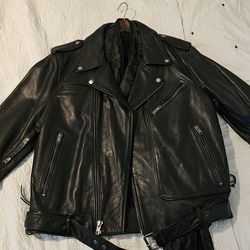 NEW NEVER USED MOTORCYCLE LEATHER JACKET.  BLACK. XL
