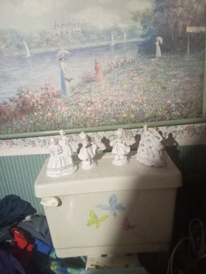 Oil Paintjing Signed And 4 Vintage Porcelain Figerines