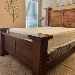 Queen Bed w/ Frame Mattress And Boxspring 