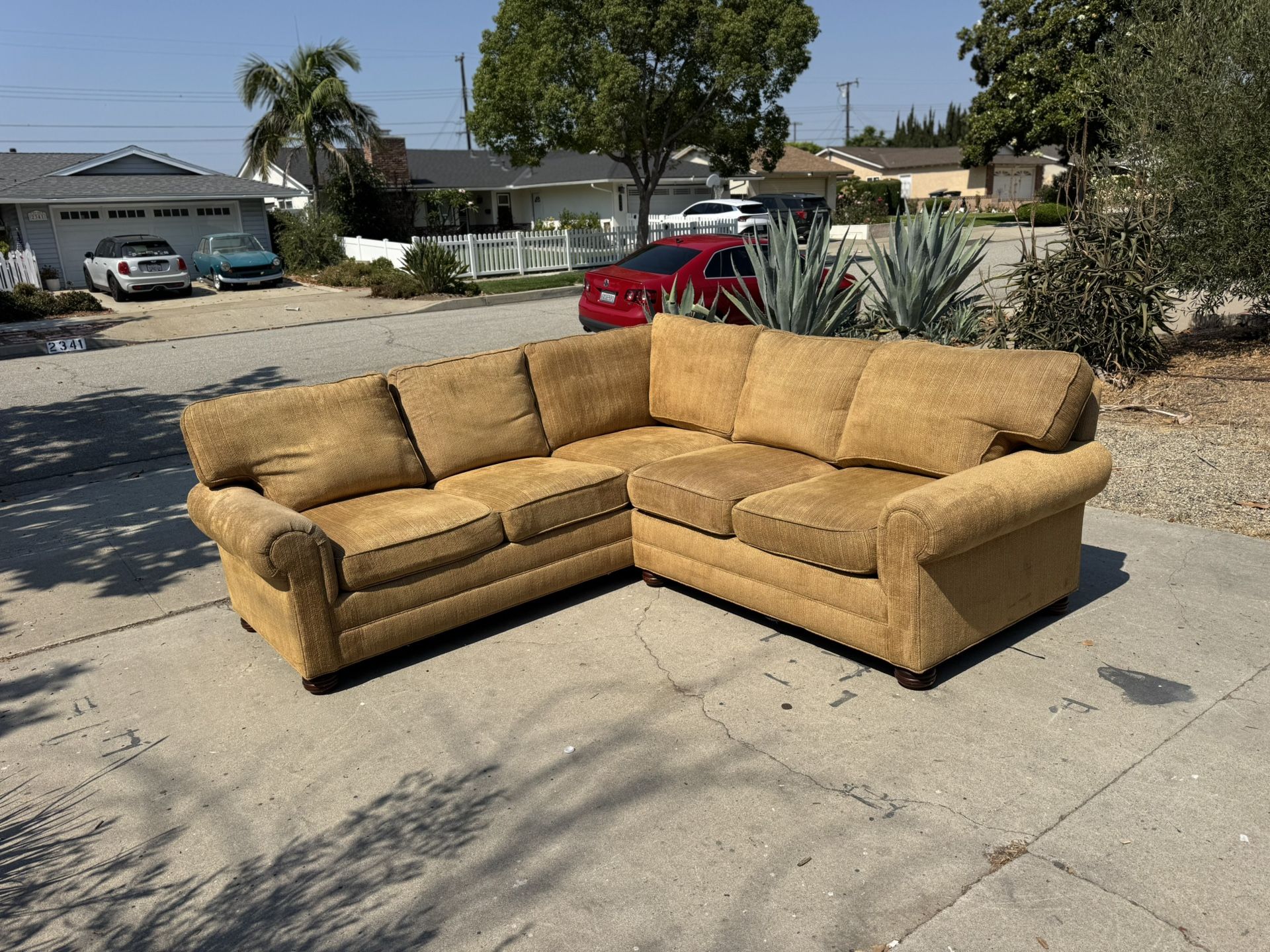 Livingston Sectional Couch FREE DELIVERY