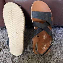Boxer Women’s Leather Sandals, Size 9